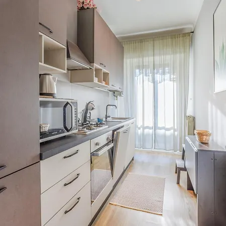 Cosmopolitan House - Modern Bocconi 아파트
